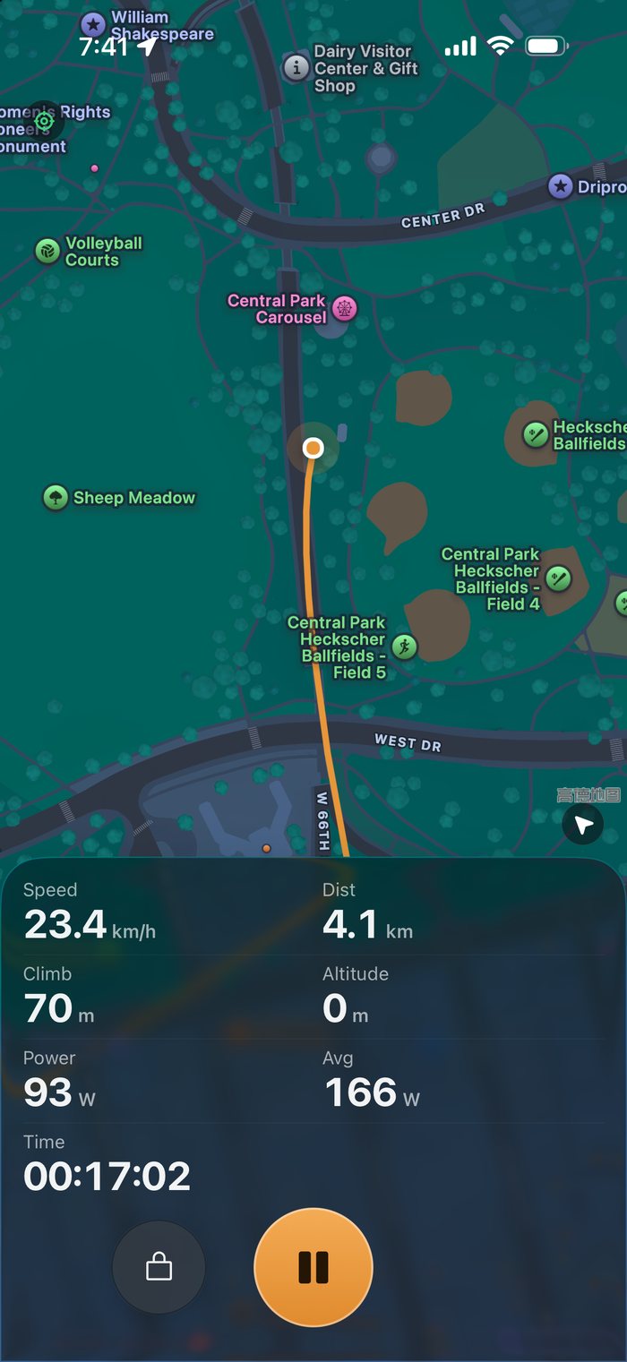 Recording screen: live distance, speed and elevation over the route map
